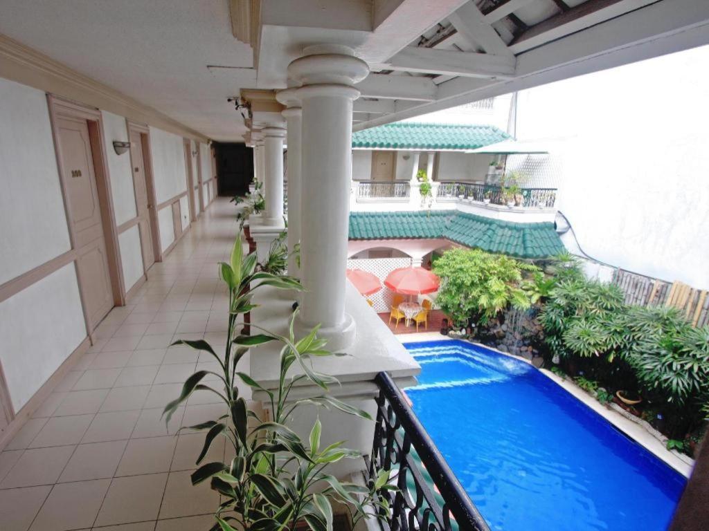Hotel Galleria Davao Bagian luar foto