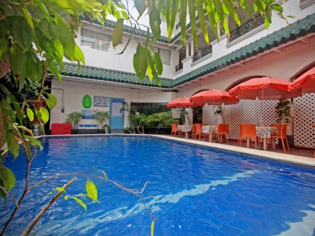 Hotel Galleria Davao Bagian luar foto