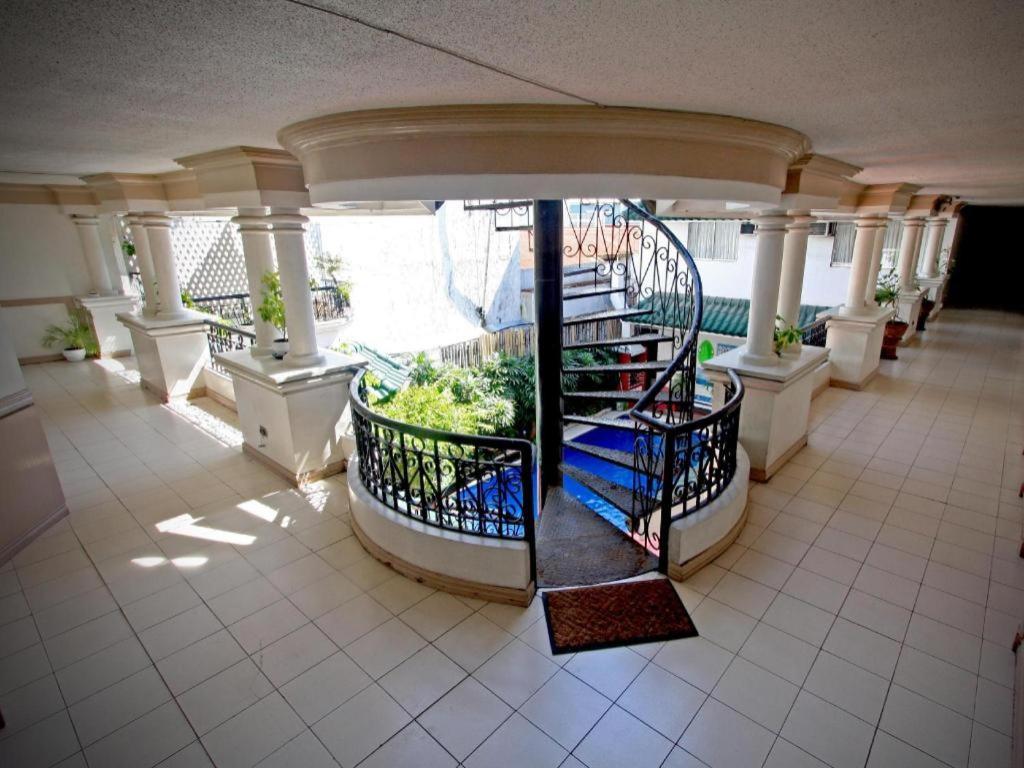 Hotel Galleria Davao Bagian luar foto