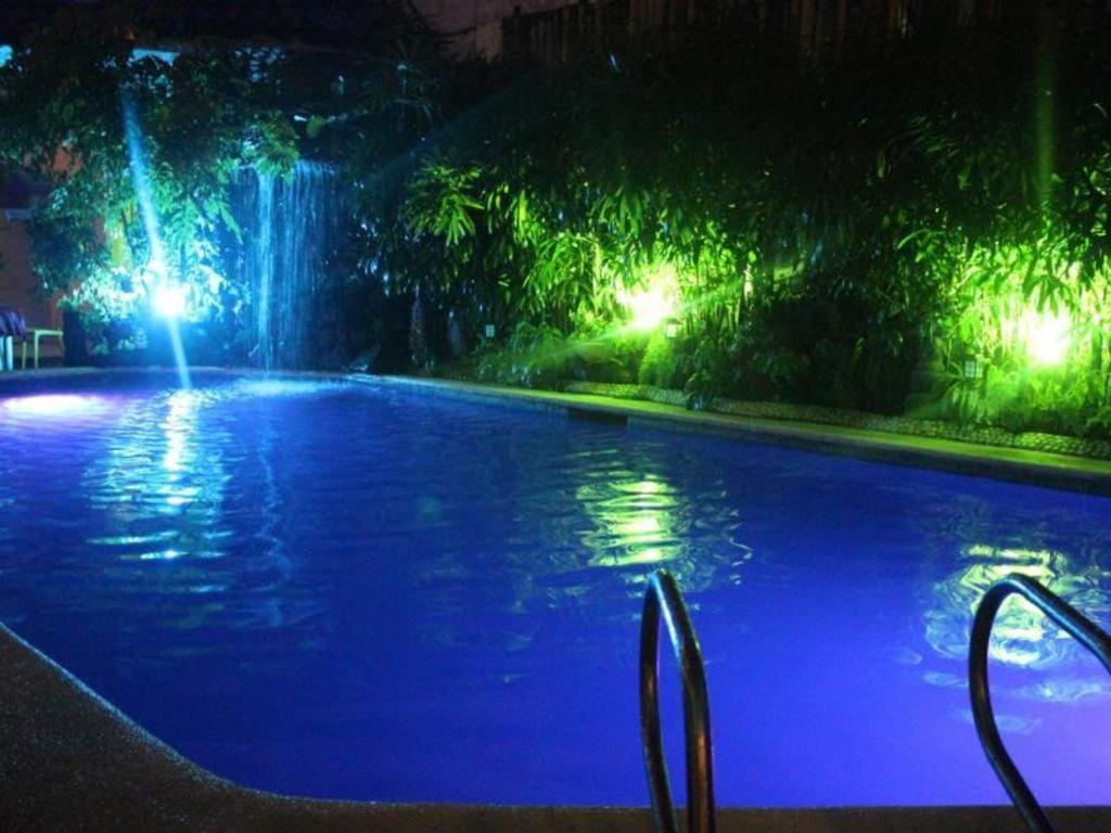 Hotel Galleria Davao Bagian luar foto