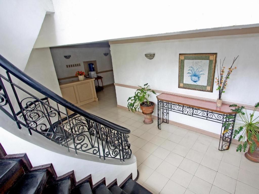 Hotel Galleria Davao Bagian luar foto