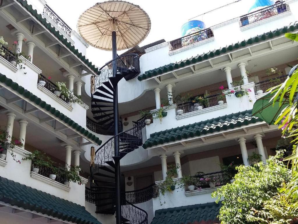 Hotel Galleria Davao Bagian luar foto