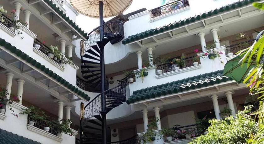 Hotel Galleria Davao Bagian luar foto