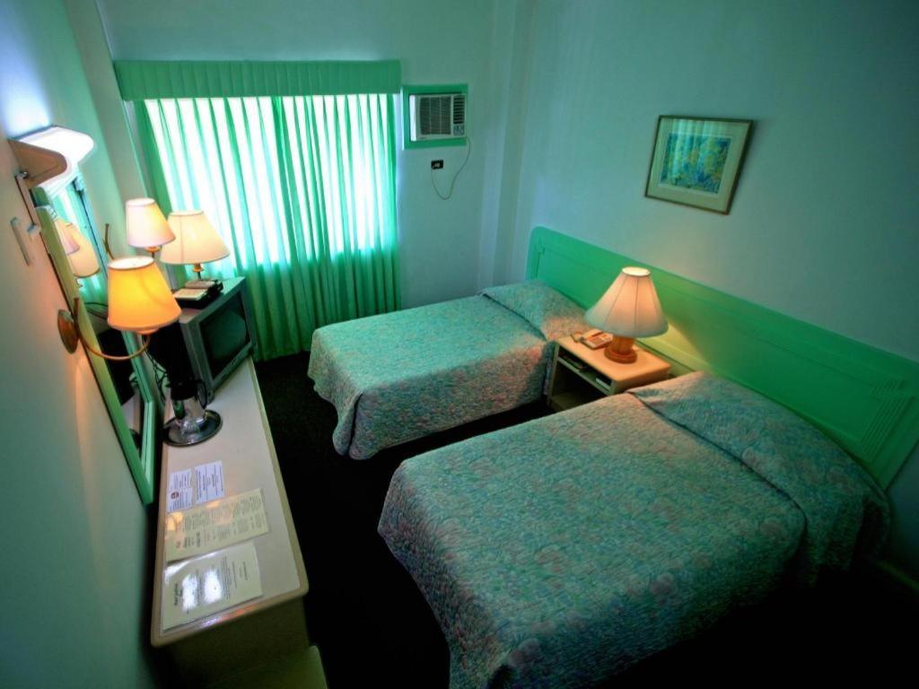 Hotel Galleria Davao Bagian luar foto