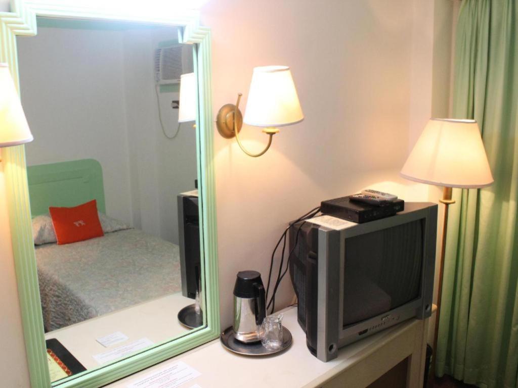 Hotel Galleria Davao Bagian luar foto