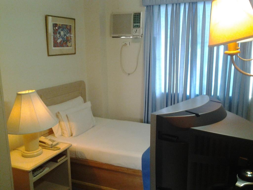 Hotel Galleria Davao Bagian luar foto