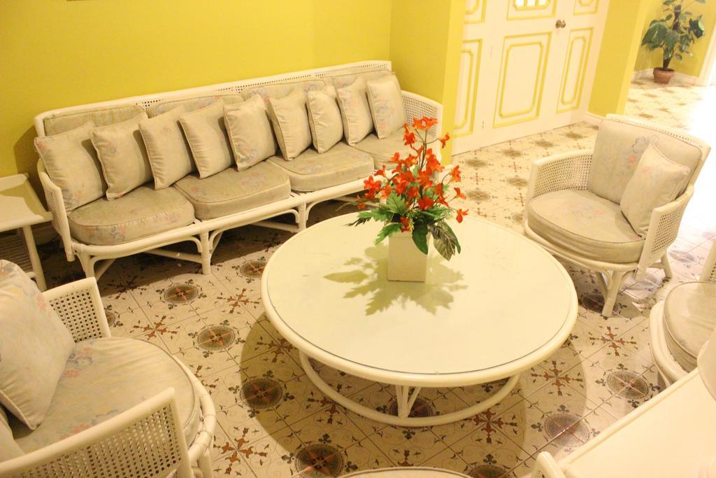 Hotel Galleria Davao Bagian luar foto